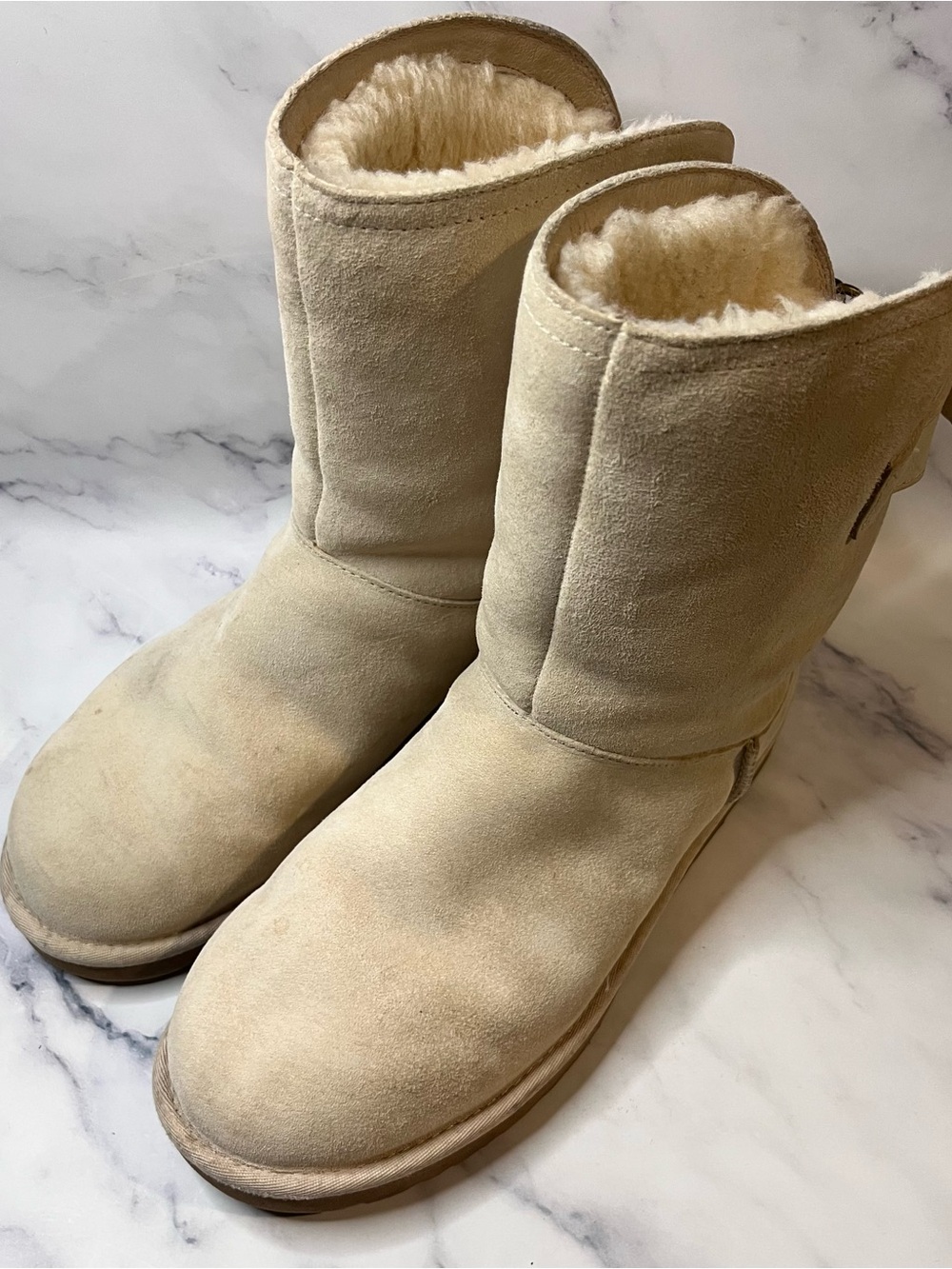 UGG Australia Remora Ivory Beige Suede Back Buckle Winter Boots Women Sz. 9 READ